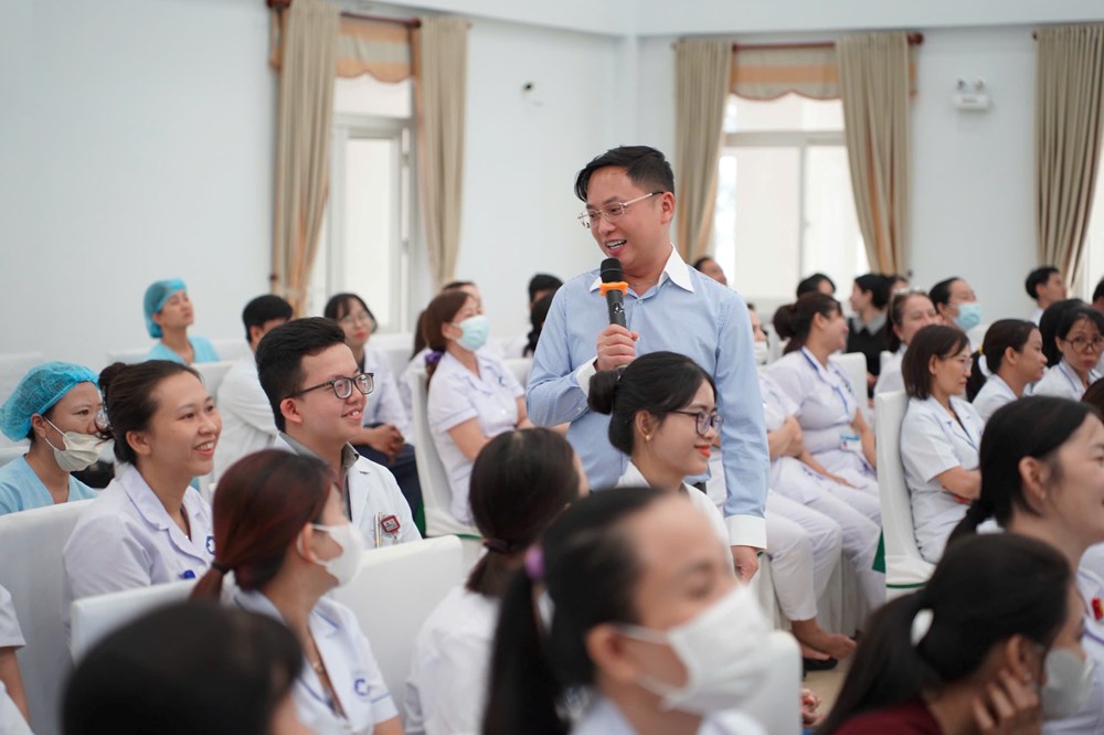 Tăng “sức đề kháng tâm lý” cho y bác sĩ tuyến đầu - ảnh 2