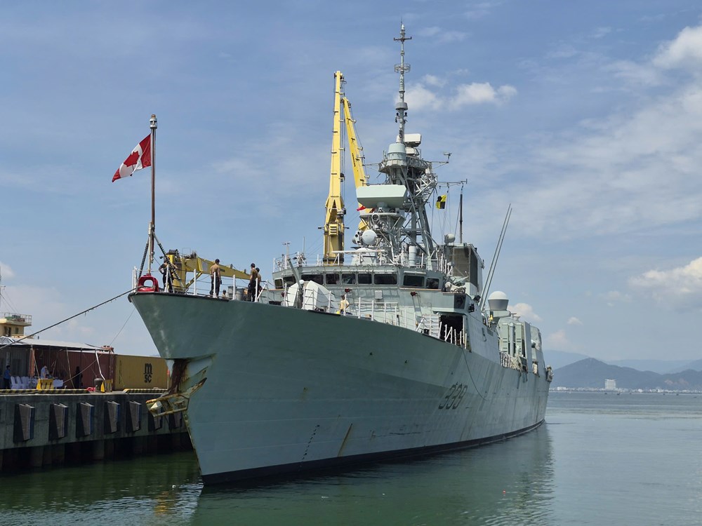 Tàu Hải quân Canada thăm Đà Nẵng - ảnh 1