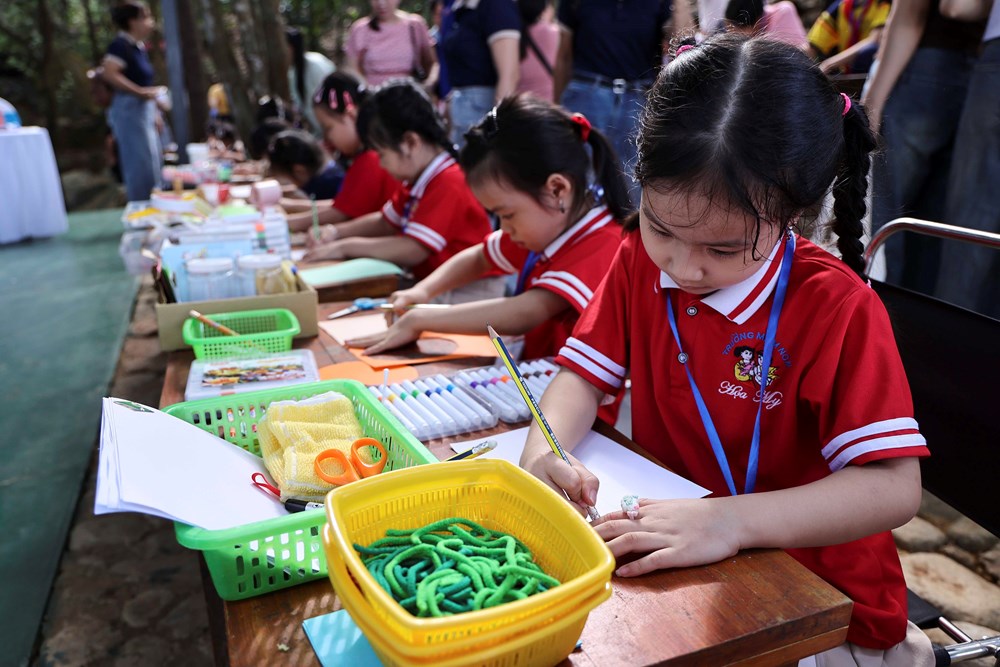“Sơn Trà trong mắt em”: Lan tỏa tình yêu quê hương qua từng tấm thiệp, bưu thiếp - ảnh 8