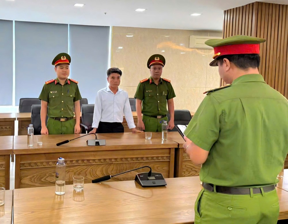 Phát hiện gần 11.000 hũ yến sào giả trước khi tung ra thị trường - ảnh 1