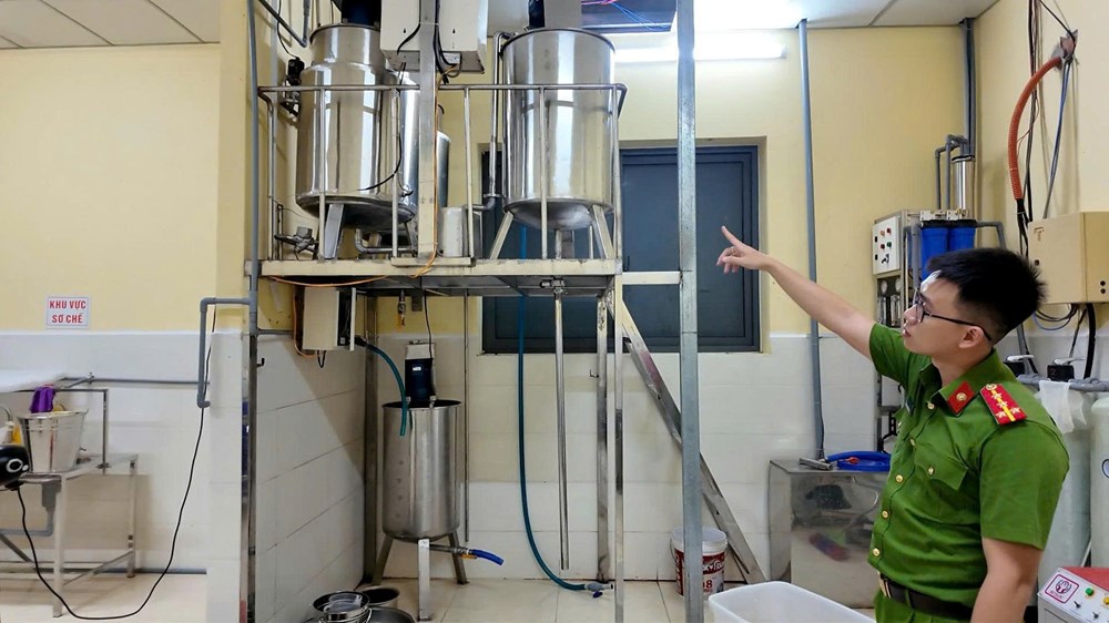 Phát hiện gần 11.000 hũ yến sào giả trước khi tung ra thị trường - ảnh 2