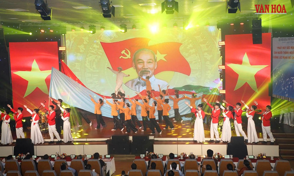 Khép lại Liên hoan Tiếng hát HSSV miền Trung - Tây Nguyên 2026 đầy cảm xúc - ảnh 1
