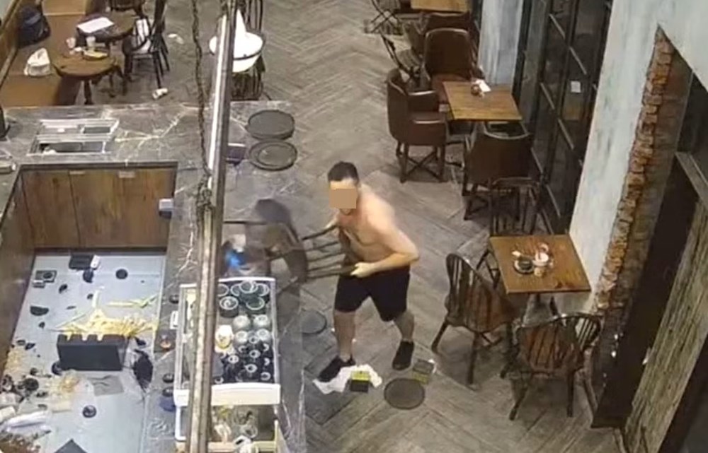 Khởi tố, bắt tạm giam người nước ngoài gây rối, đập phá quán cà phê ở Đà Nẵng - ảnh 2