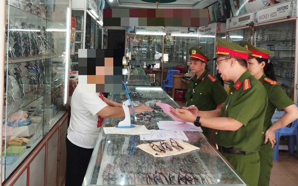 Phát hiện hơn 4.000 sản phẩm kính mắt có dấu hiệu không rõ nguồn gốc - ảnh 1