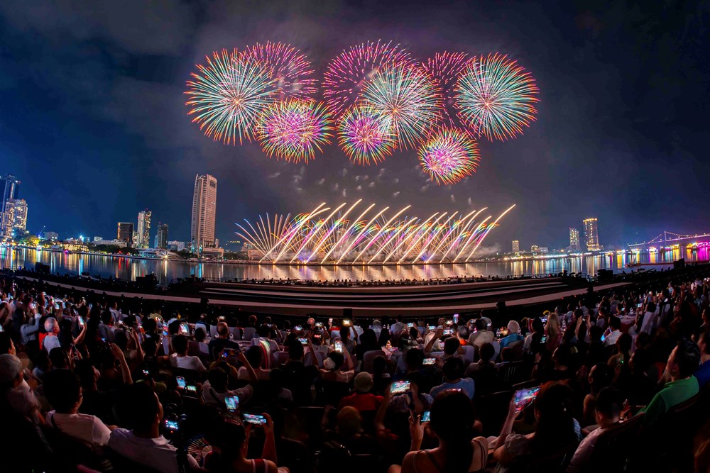 DIFF 2026 “cháy vé”, mở sớm khán đài A4 phục vụ khán giả - ảnh 1