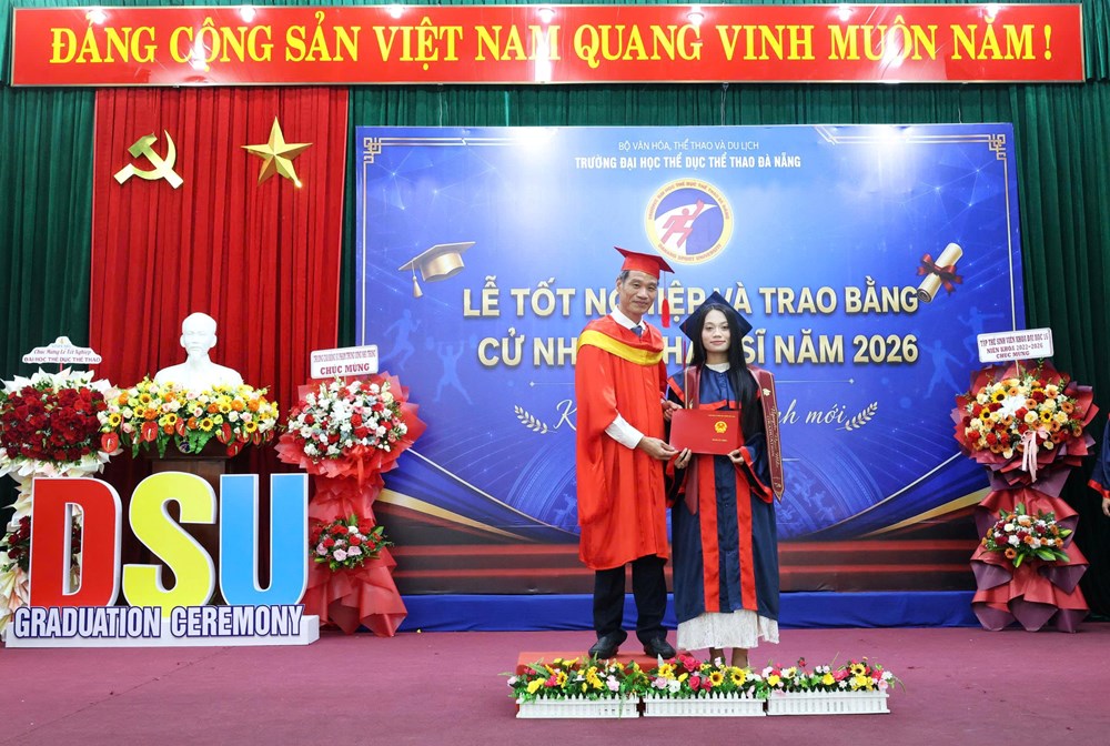 Trường Đại học Thể dục thể thao Đà Nẵng trao bằng cho tân cử nhân, thạc sĩ năm 2026 - ảnh 1