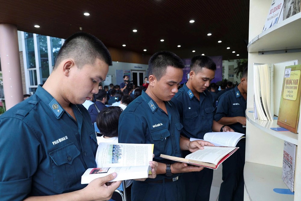 Chuỗi hoạt động sách tại Đà Nẵng nhân dấu mốc 1 năm thành phố mới - ảnh 4