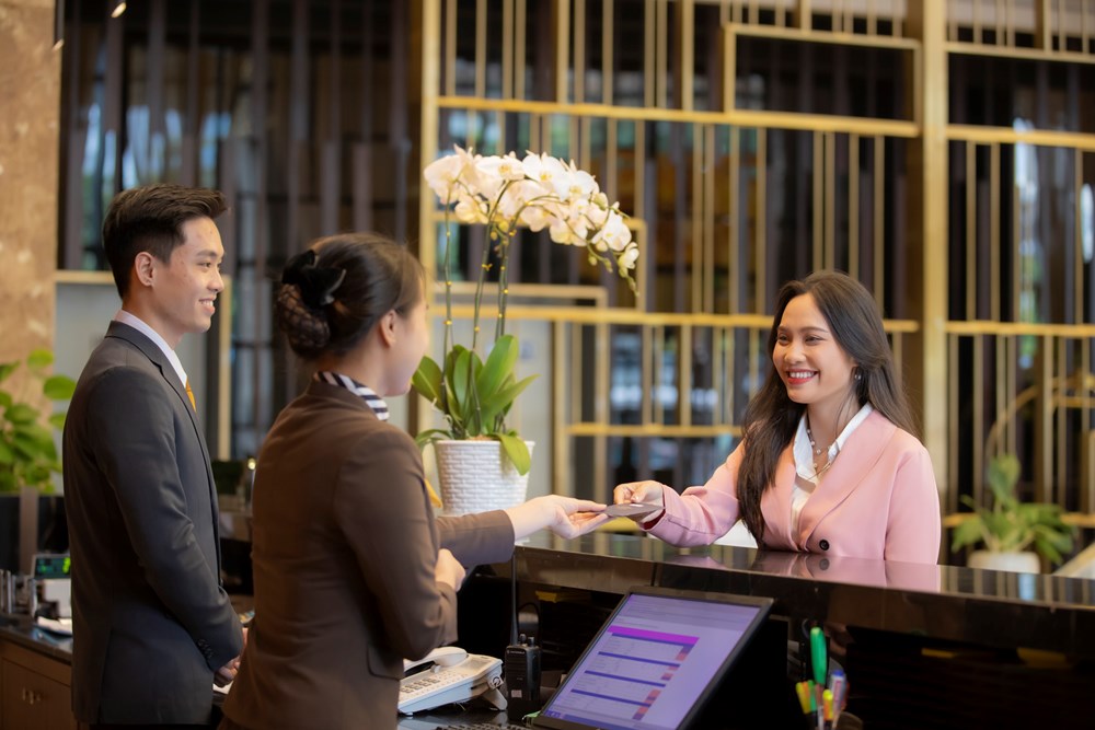 Đà Nẵng chấn chỉnh hoạt động lưu trú, bảo đảm chất lượng dịch vụ và an toàn cho du khách mùa cao điểm - ảnh 2