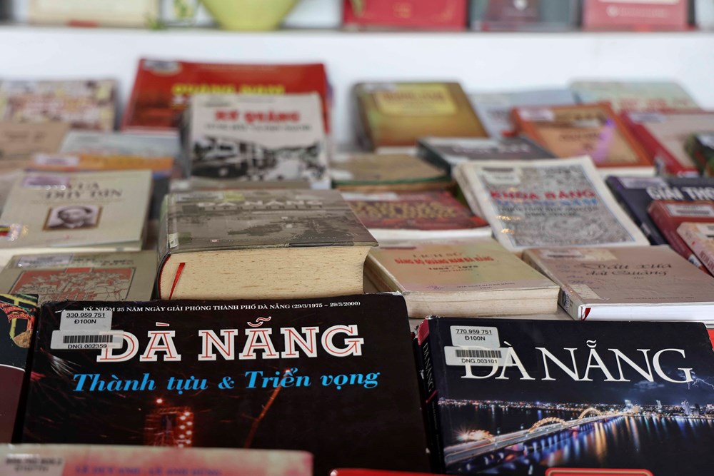 Trưng bày tư liệu, sách chào mừng 555 năm thành lập đạo Thừa tuyên Quảng Nam - ảnh 4
