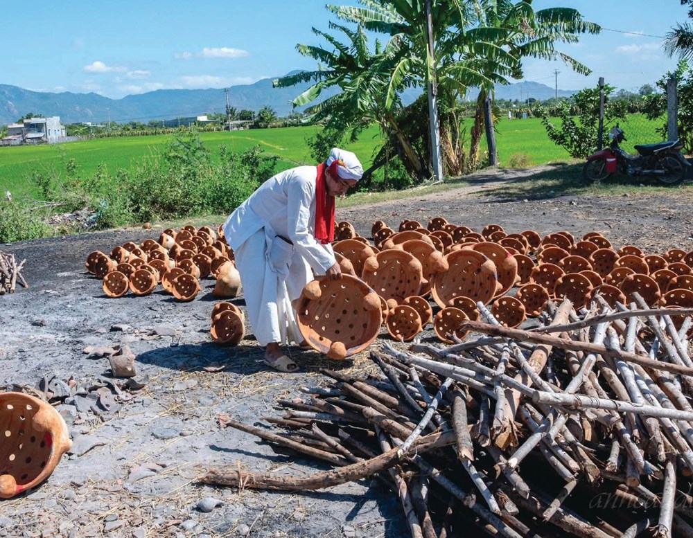 Khám phá di sản văn hóa Chăm ở Lâm Đồng qua triển lãm chuyên đề tại Đà Nẵng - ảnh 2