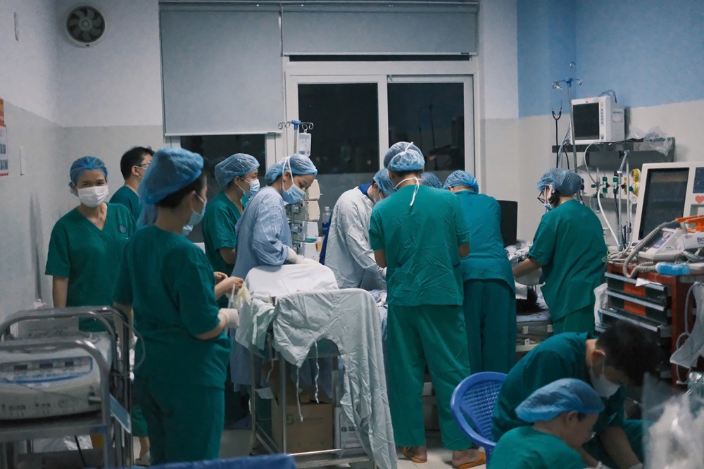 Cứu sống bé gái 10 tuổi bị viêm cơ tim tối cấp bằng kỹ thuật ECMO - ảnh 1
