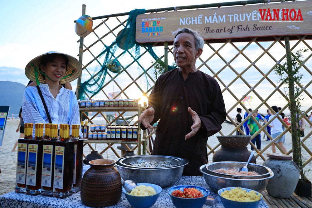 Du khách thích thú trải nghiệm “Đón nhịp chợ cá bình minh” - ảnh 18