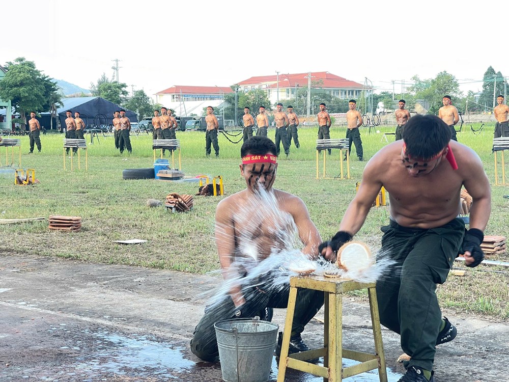 Lần đầu tổ chức thi bắn súng ban đêm, vượt vật cản nữ tại Hội thao CAND - ảnh 3