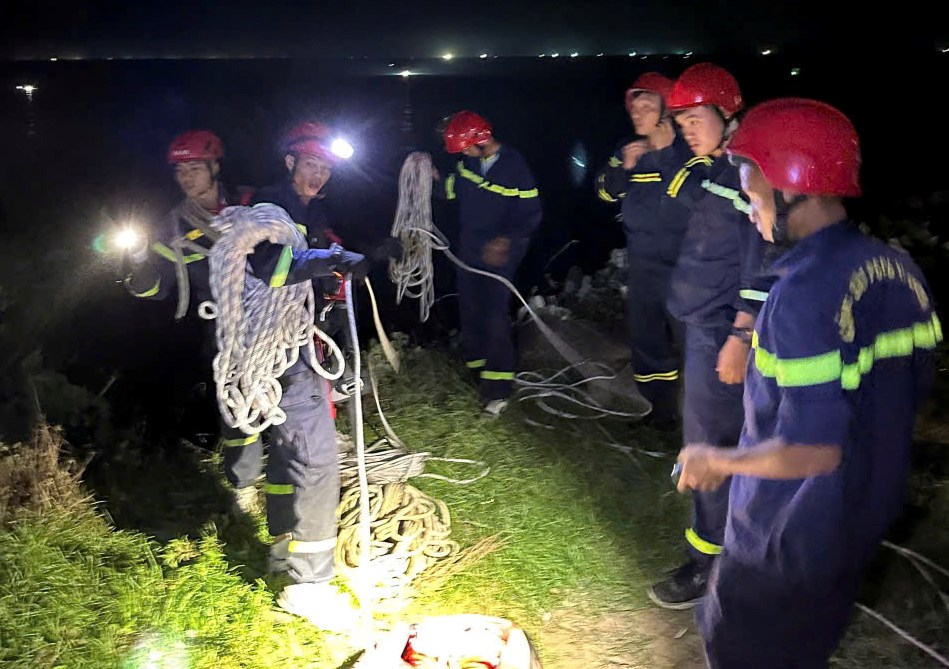 Cứu nữ sinh viên rơi xuống vực sâu ở bán đảo Sơn Trà - ảnh 1