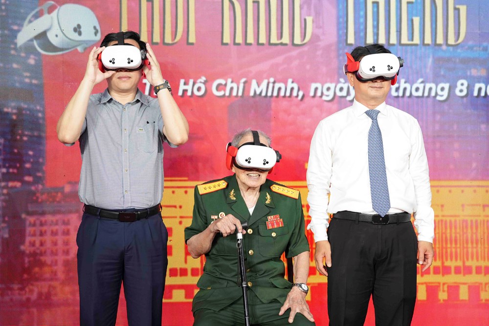 Người dân Đà Nẵng “xuyên không” về Quảng trường Ba Đình lịch sử dịp Quốc khánh 2.9 - ảnh 2