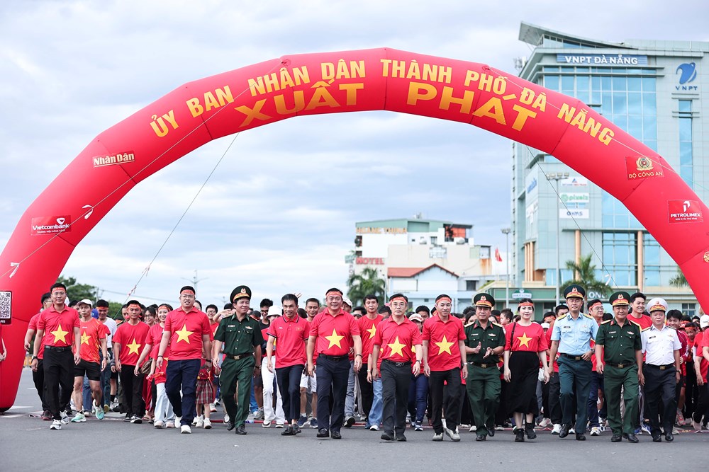 Đà Nẵng: Hơn 22.000 người hưởng ứng chương trình đi bộ “Cùng Việt Nam tiến bước” - ảnh 6