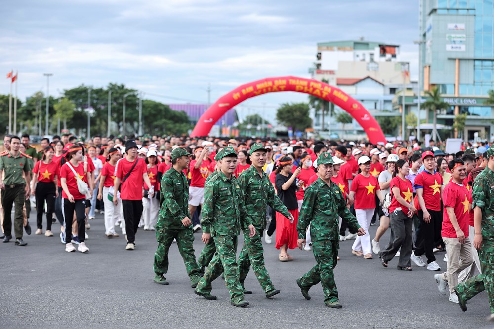 Đà Nẵng: Hơn 22.000 người hưởng ứng chương trình đi bộ “Cùng Việt Nam tiến bước” - ảnh 7
