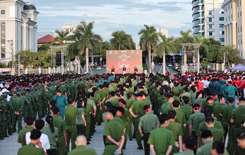 Đà Nẵng: Hơn 22.000 người hưởng ứng chương trình đi bộ “Cùng Việt Nam tiến bước” - ảnh 1
