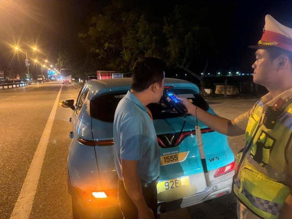 Đà Nẵng tăng cường xử lý vi phạm nồng độ cồn, tốc độ dịp lễ - ảnh 1