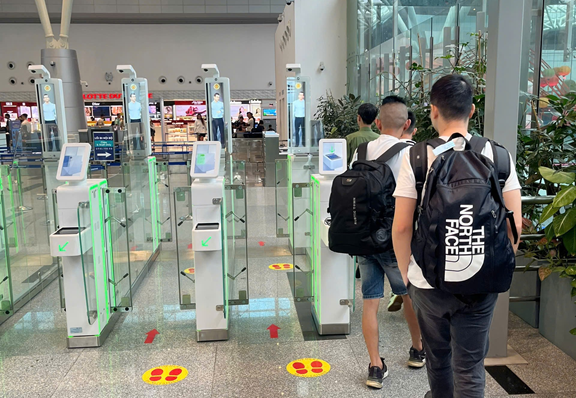 Trục xuất 4 công dân nước ngoài hoạt động không đúng mục đích nhập cảnh - ảnh 1