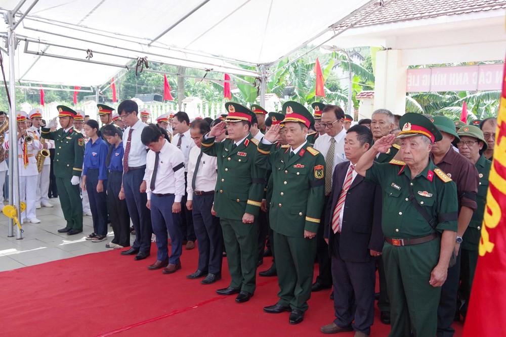 Truy điệu, an táng liệt sĩ tập thể tại xã Hiệp Đức - ảnh 1