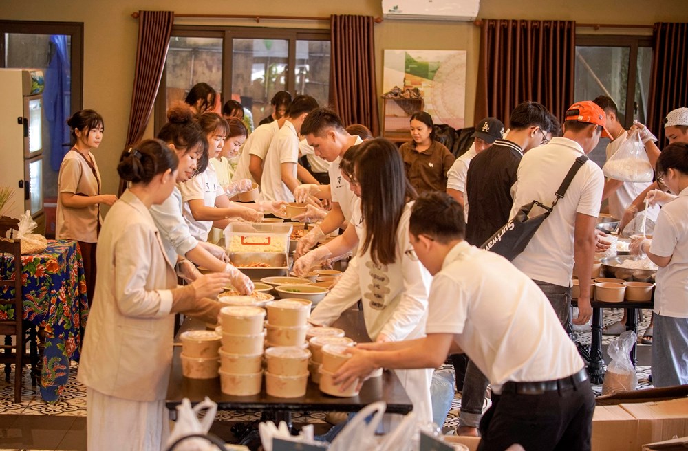 Lan tỏa yêu thương từ những suất mì Quảng - ảnh 1