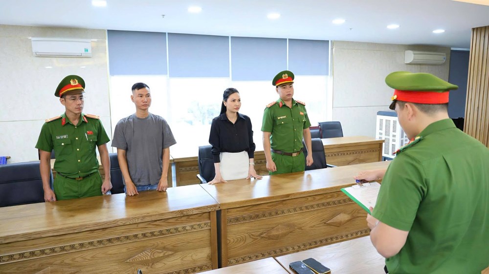 Bóc gỡ thủ đoạn buôn lậu, chuyển tiền xuyên biên giới - ảnh 1