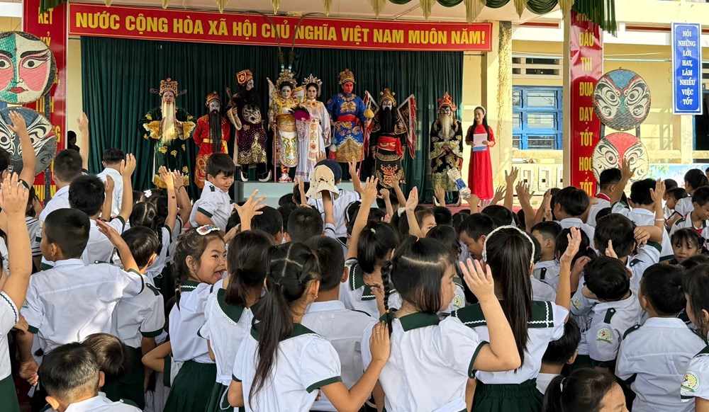 Đưa nghệ thuật truyền thống về cơ sở, lan tỏa đến khán giả trẻ - ảnh 8