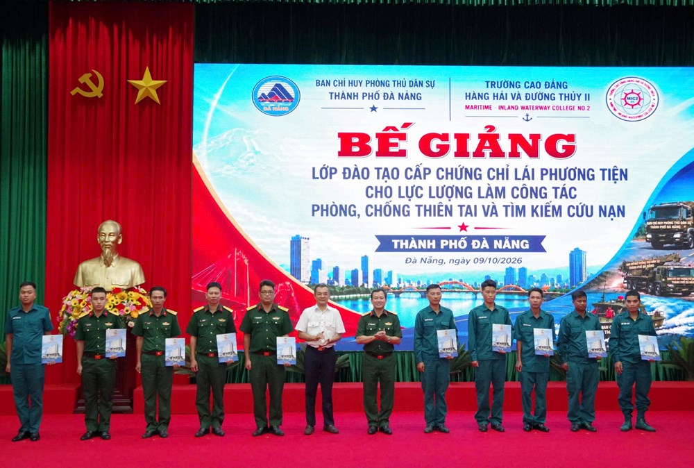 Đà Nẵng đào tạo gần 300 tay lái sẵn sàng cứu hộ mùa mưa bão - ảnh 1