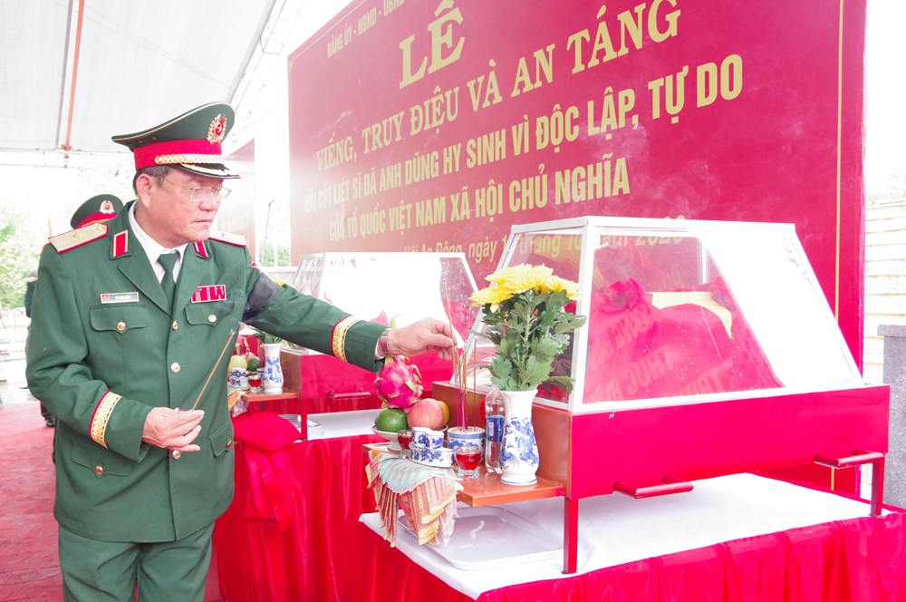 Đà Nẵng truy điệu, an táng 14 hài cốt liệt sĩ tại Hội An - ảnh 4