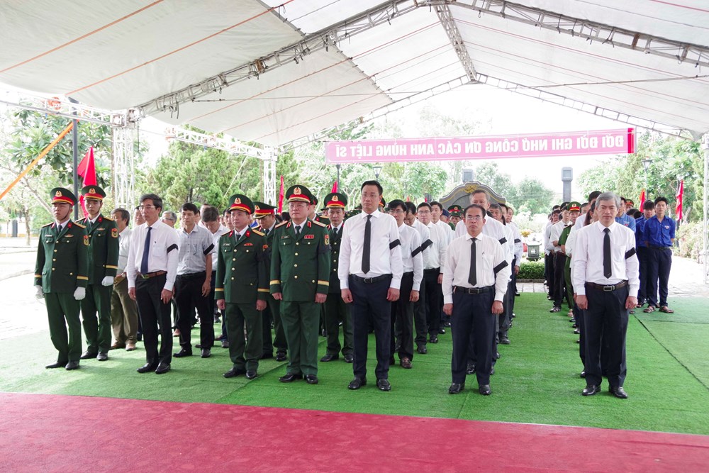 Đà Nẵng truy điệu, an táng 14 hài cốt liệt sĩ tại Hội An - ảnh 1