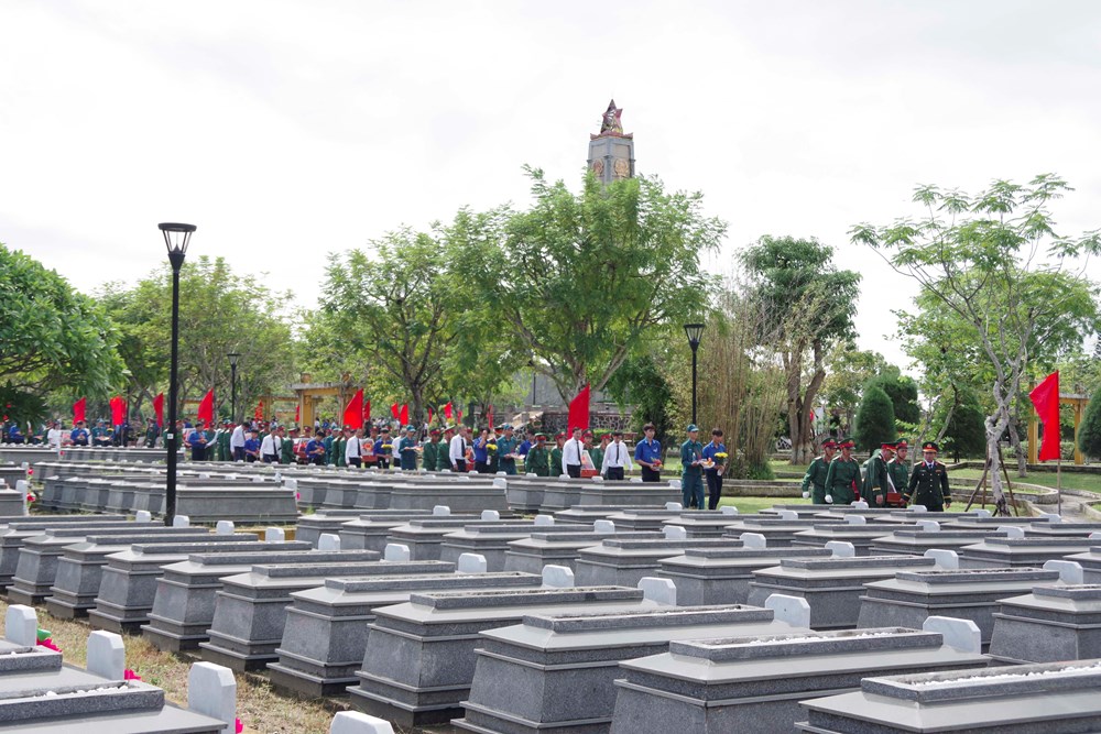 Đà Nẵng truy điệu, an táng 14 hài cốt liệt sĩ tại Hội An - ảnh 5