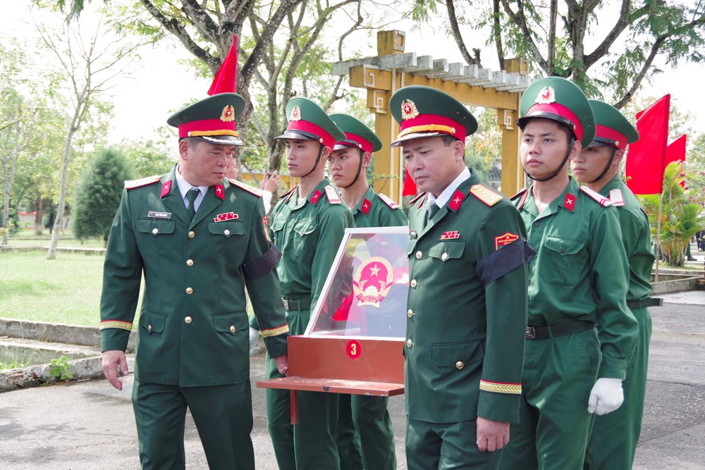 Đà Nẵng truy điệu, an táng 14 hài cốt liệt sĩ tại Hội An - ảnh 8