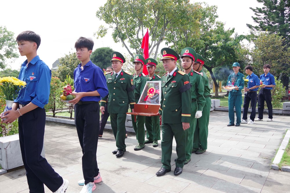 Đà Nẵng truy điệu, an táng 14 hài cốt liệt sĩ tại Hội An - ảnh 6