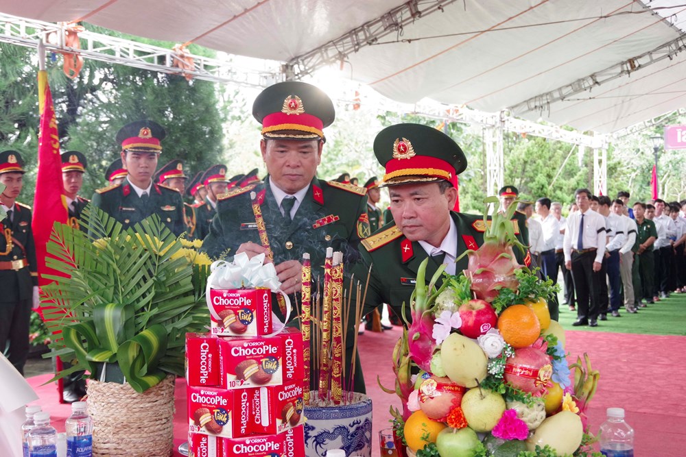 Đà Nẵng truy điệu, an táng 14 hài cốt liệt sĩ tại Hội An - ảnh 3