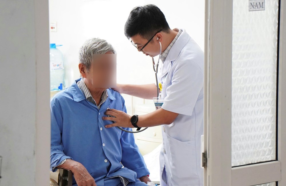 Phẫu thuật thành công khối u phổi nặng gần 1,5kg chèn ép tim và mạch máu lớn - ảnh 2