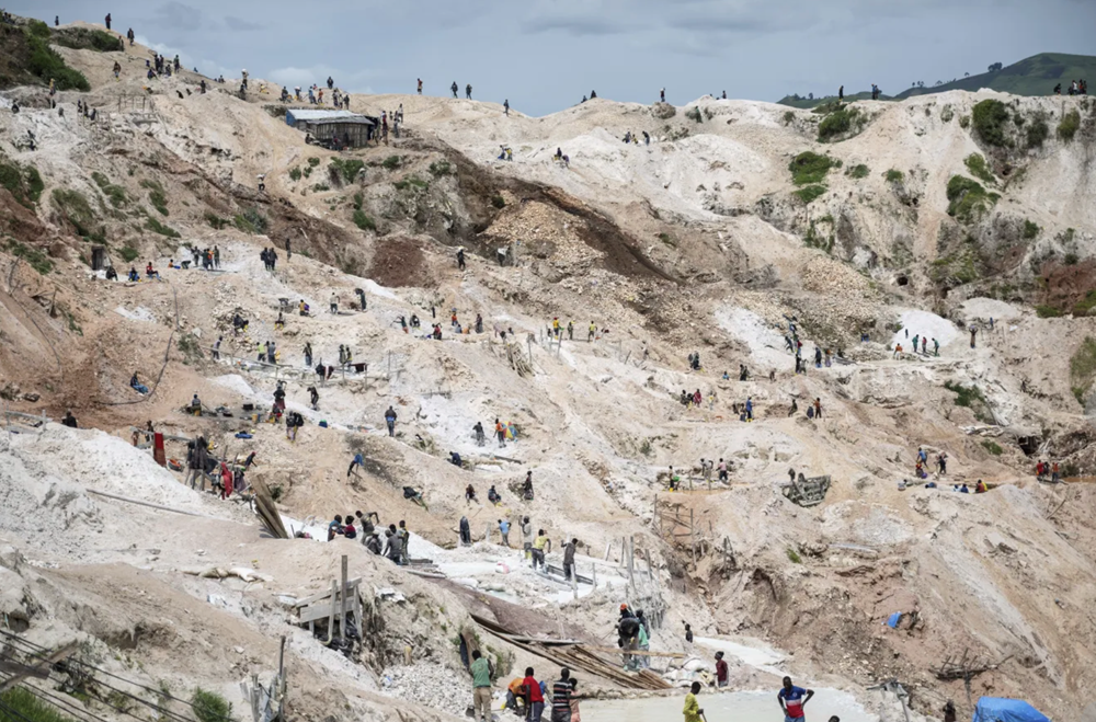 “Cơn khát công nghệ” đẩy CHDC Congo vào cuộc đua khai thác mỏ coltan - ảnh 1