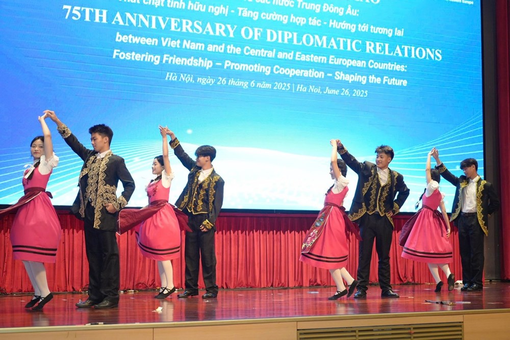 Hội thảo “75 năm thiết lập quan hệ ngoại giao Việt Nam - các nước Trung Đông Âu - ảnh 1