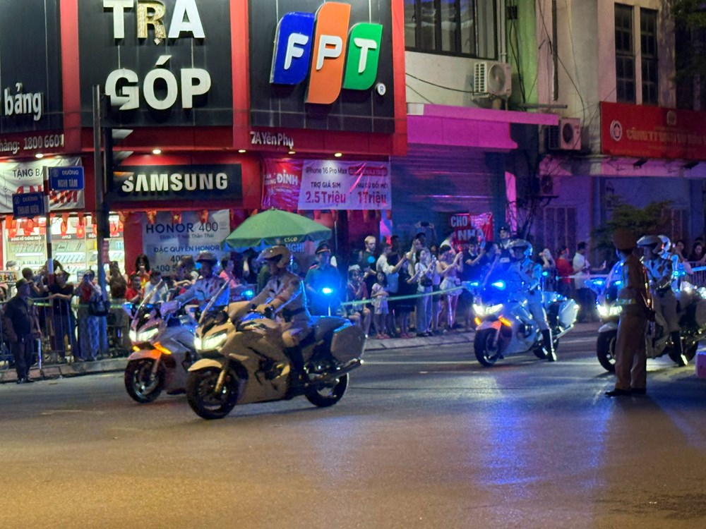 Đường phố lên đèn, không khí háo hức trước giờ tổng hợp luyện diễu binh, diễu hành - ảnh 3