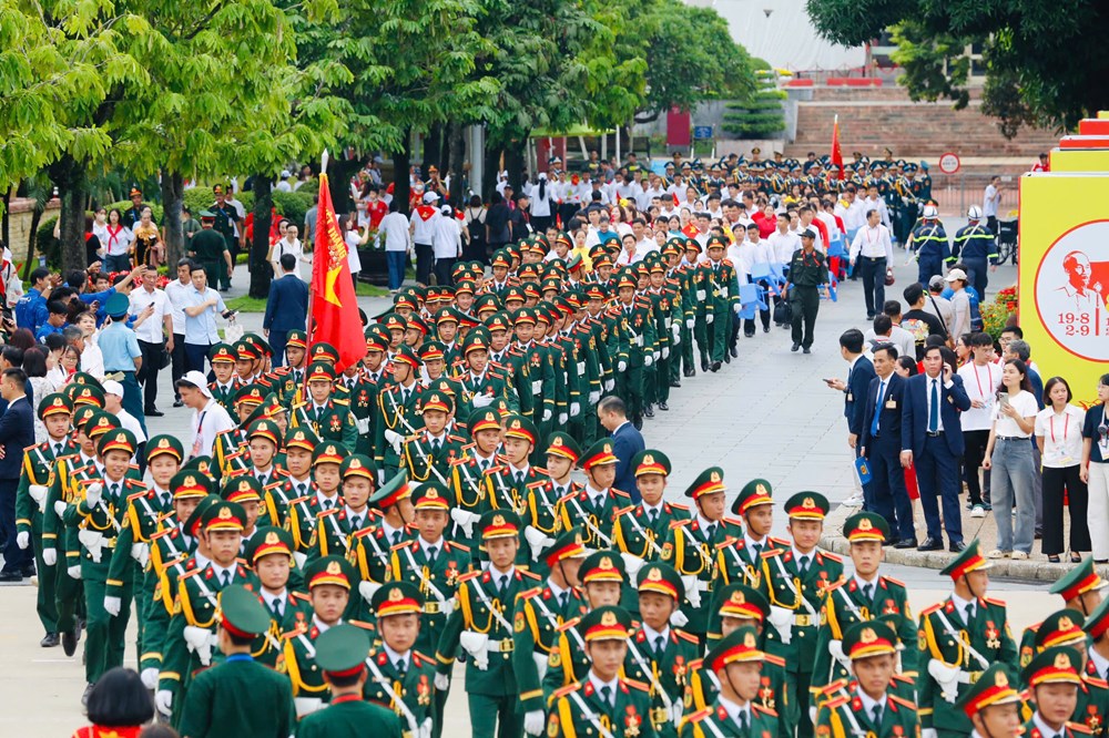 Quảng trường Ba Đình hào hùng khí thế trước giờ sơ duyệt diễu binh, diễu hành - ảnh 4