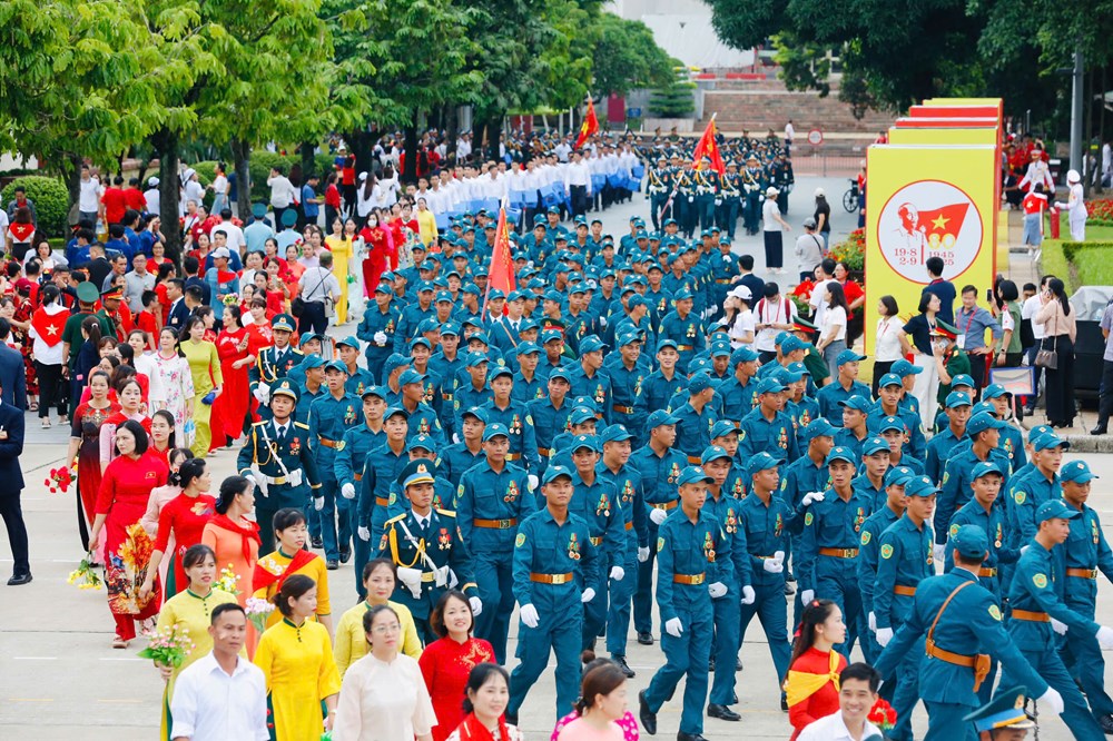Quảng trường Ba Đình hào hùng khí thế trước giờ sơ duyệt diễu binh, diễu hành - ảnh 2