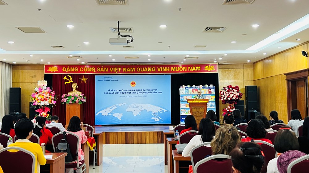 Bế mạc Khóa tập huấn giảng dạy tiếng Việt cho giáo viên người Việt Nam ở nước ngoài năm 2025 - ảnh 1