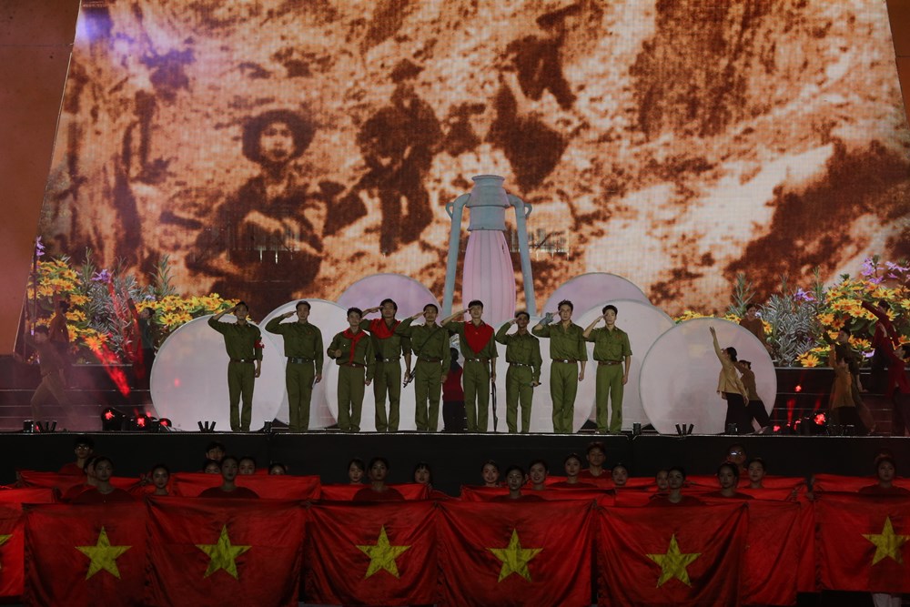 Dân tộc Việt Nam đã viết nên bản trường ca bằng máu và hoa, khẳng định khát vọng Độc lập, Tự do, Hạnh phúc - ảnh 8