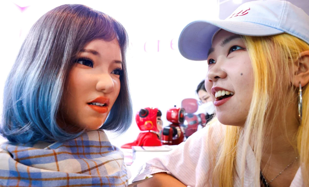 Robot trở thành người bạn đồng hành trong cuộc sống - ảnh 1