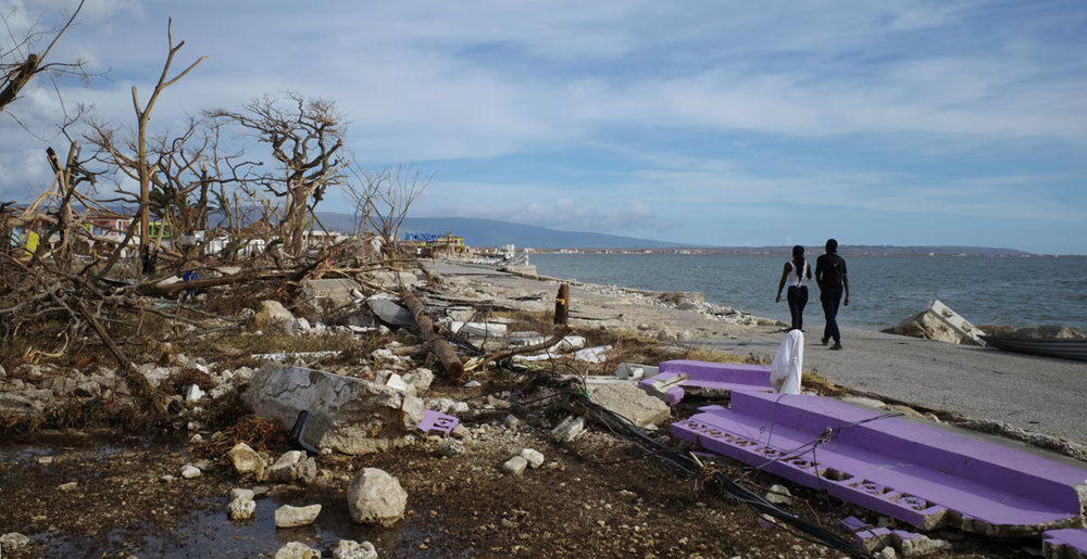 Người dân Jamaica kiên cường nỗ lực phục hồi sau siêu bão - ảnh 1