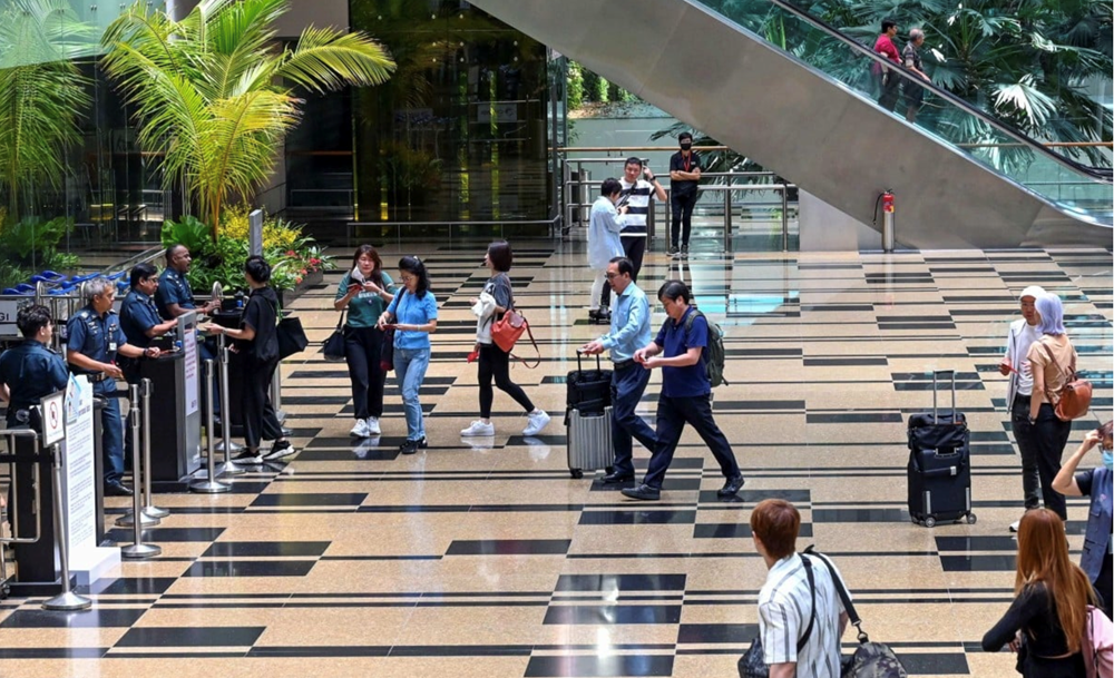 Hành khách khởi hành từ Singapore sẽ phải trả tới 32 đô la Mỹ phí nhiên liệu xanh - ảnh 1