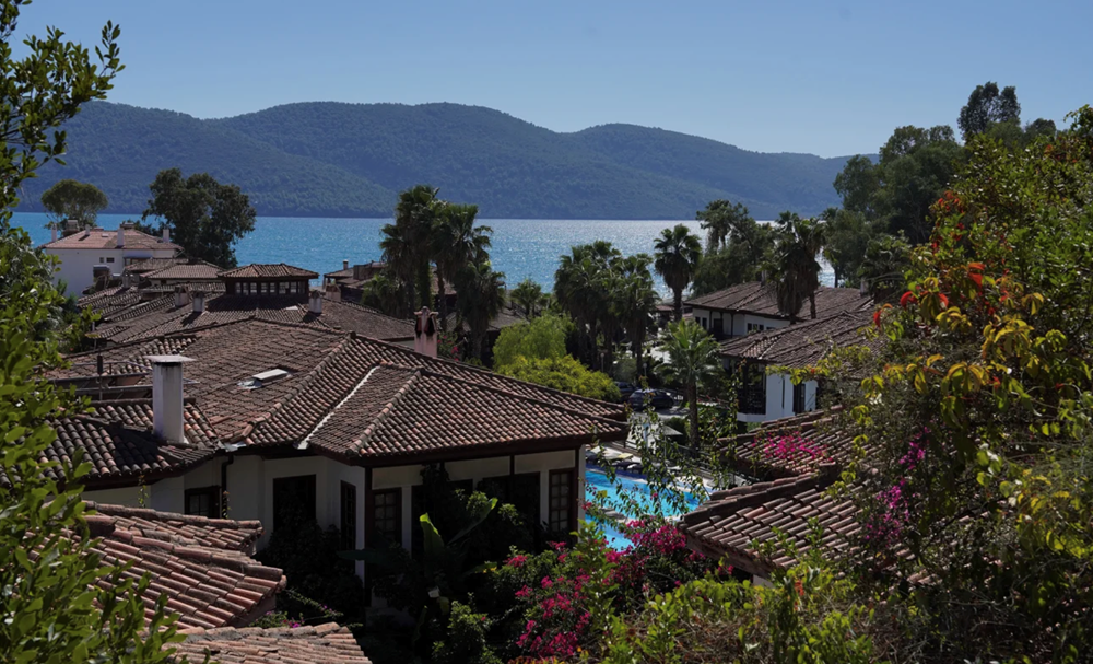 Có một ngôi làng Địa Trung Hải đẹp như tranh vẽ - ảnh 1