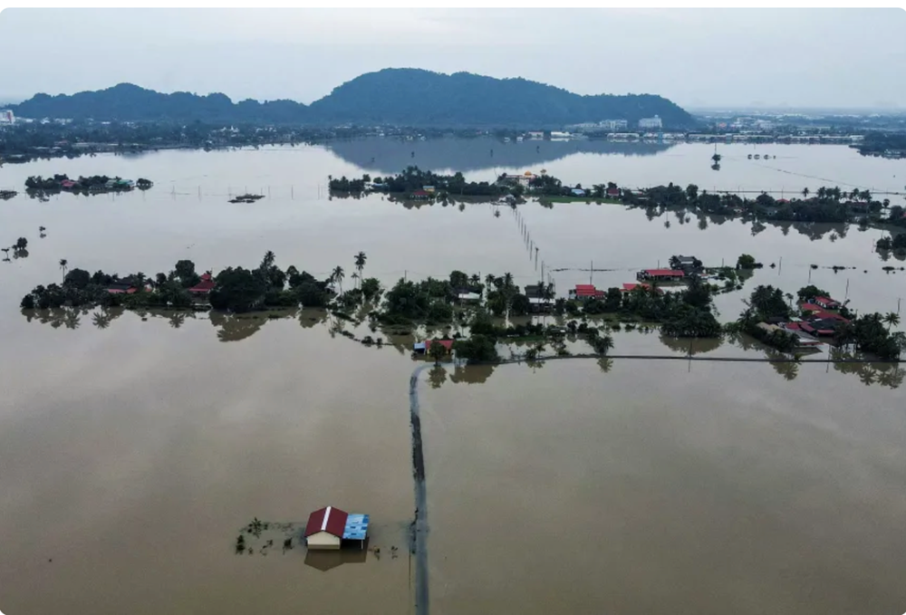 Hơn 900 người thiệt mạng và hàng trăm người mất tích do mưa lũ tại châu Á - ảnh 3