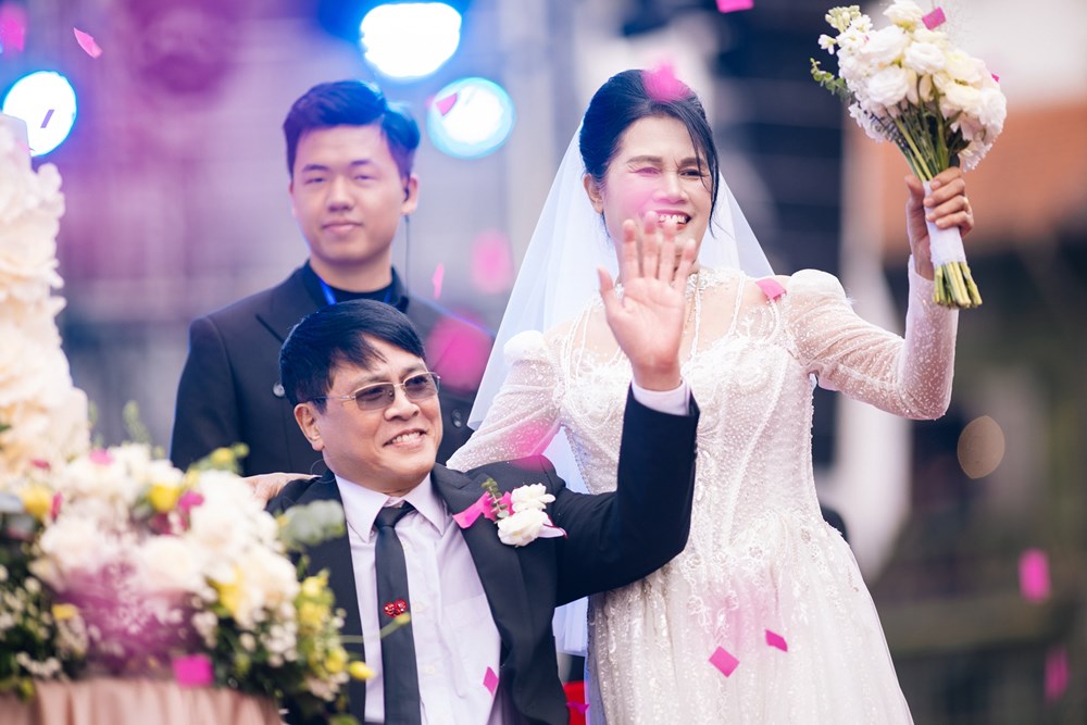 Bài 2 - Hạnh phúc là cùng nhau đi qua thử thách - ảnh 1