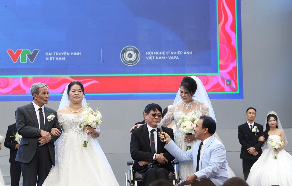 Bài 2 - Hạnh phúc là cùng nhau đi qua thử thách - ảnh 4